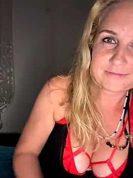 Snapshot of The_Real_Blondie chatting on September 13, 10:42 pm The Real Blondie online show from September 13, 10:42 pm