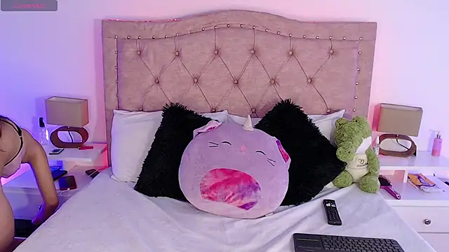 Snapshot of sweet_caandyy chatting on September 24, 10:13 pm sweet caandyy online show from September 24, 10:13 pm