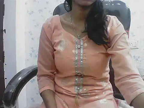 short girl  online show from March 30, 4:30 pm