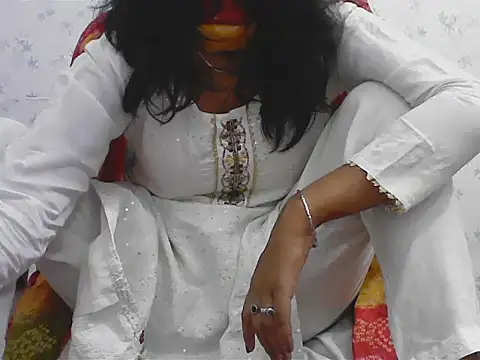 short girl  online show from April 5, 11:35 pm