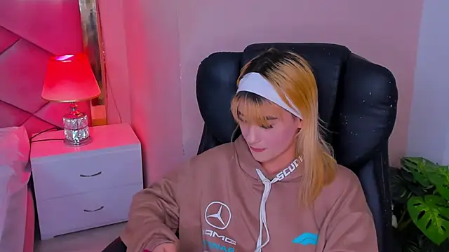 ChloeLaurentt online show from March 10, 12:26 am