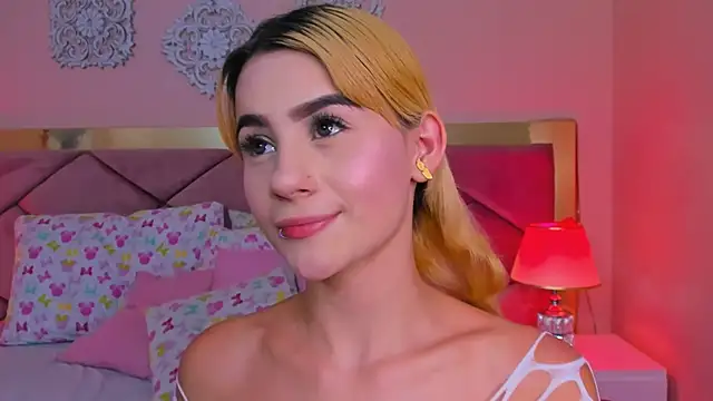 ChloeLaurentt online show from March 11, 8:37 pm