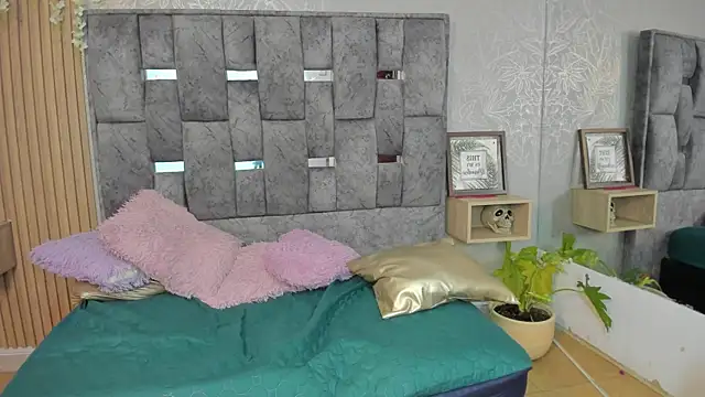 Nicky Brown  online show from October 2, 3:35 am