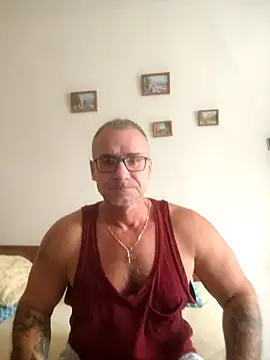 Snapshot of chcem1975 chatting on September 15, 11:43 am chcem1975 online show from September 15, 11:43 am