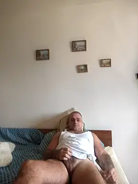 Snapshot of chcem1975 chatting on September 17, 9:00 am chcem1975 online show from September 17, 9:00 am