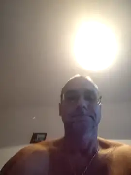 Snapshot of chcem1975 chatting on December 3, 8:56 am chcem1975 online show from December 3, 8:56 am