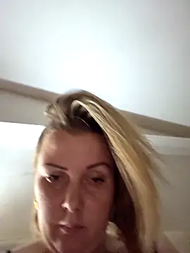 Piccolamonella29 online show from November 22, 8:19 pm