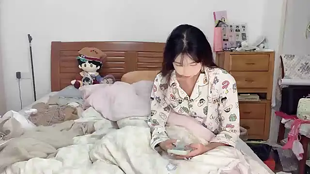 Snapshot of Akong11 chatting on October 5, 9:56 pm Akong11 online show from October 5, 9:56 pm