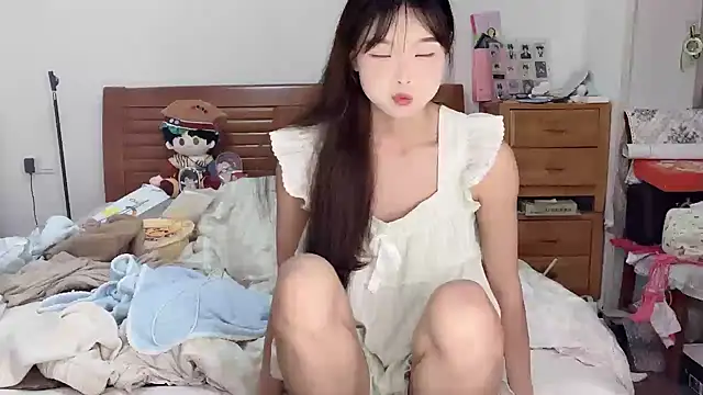 Snapshot of Akong11 chatting on October 12, 8:35 am Akong11 online show from October 12, 8:35 am