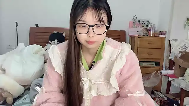 Snapshot of Akong11 chatting on November 29, 2:36 am Akong11 online show from November 29, 2:36 am