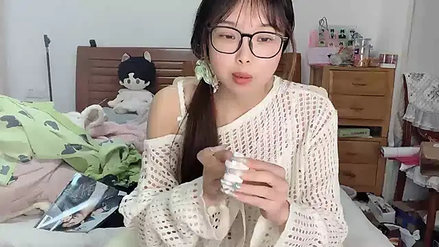 Snapshot of Akong11 chatting on November 30, 2:43 pm Akong11 online show from November 30, 2:43 pm