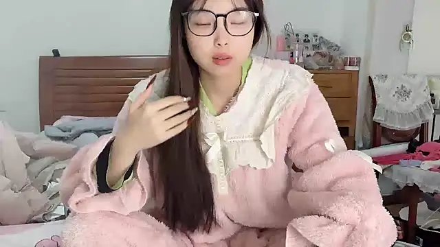 Snapshot of Akong11 chatting on December 14, 3:12 am Akong11 online show from December 14, 3:12 am