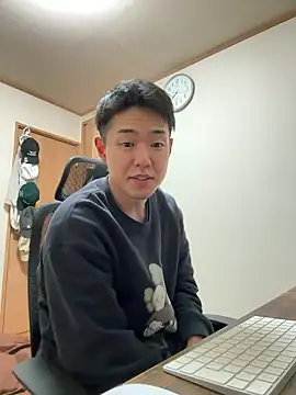 Snapshot of KAMESAN08 chatting on May 5, 10:23 am KAMESAN08 online show from May 5, 10:23 am