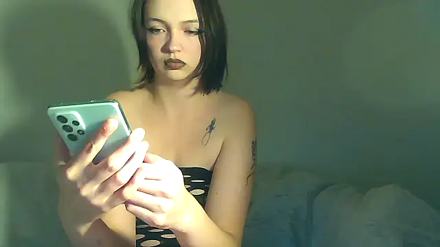 Snapshot of MaitresseMermaid chatting on January 9, 8:32 pm MaitresseMermaid online show from January 9, 8:32 pm