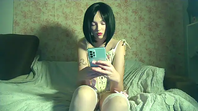 Snapshot of MaitresseMermaid chatting on February 3, 7:19 pm MaitresseMermaid online show from February 3, 7:19 pm