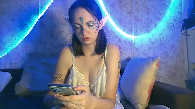 Snapshot of MaitresseMermaid chatting on July 23, 6:50 pm MaitresseMermaid online show from July 23, 6:50 pm