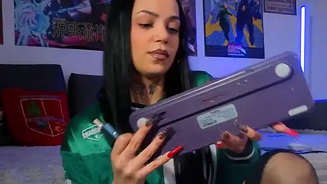 KiraQuinn1 online show from December 22, 5:43 pm