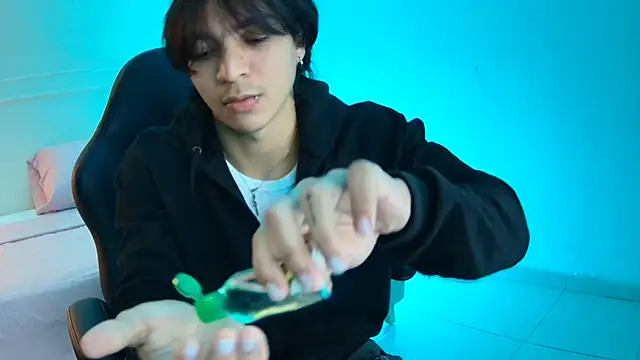 toji luxxer online show from September 17, 12:07 pm