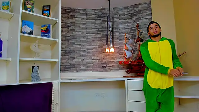 Snapshot of Juicy_Creww chatting on September 17, 10:28 am Juicy Creww online show from September 17, 10:28 am