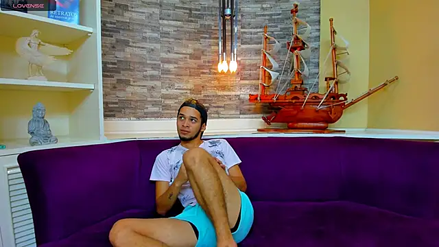 Snapshot of Juicy_Creww chatting on September 24, 10:07 am Juicy Creww online show from September 24, 10:07 am