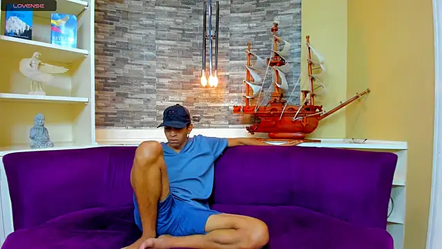 Snapshot of Juicy_Creww chatting on September 27, 10:09 am Juicy Creww online show from September 27, 10:09 am