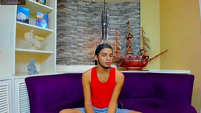 Snapshot of Juicy_Creww chatting on September 28, 9:47 am Juicy Creww online show from September 28, 9:47 am