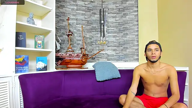 Snapshot of Juicy_Creww chatting on October 3, 9:28 am Juicy Creww online show from October 3, 9:28 am