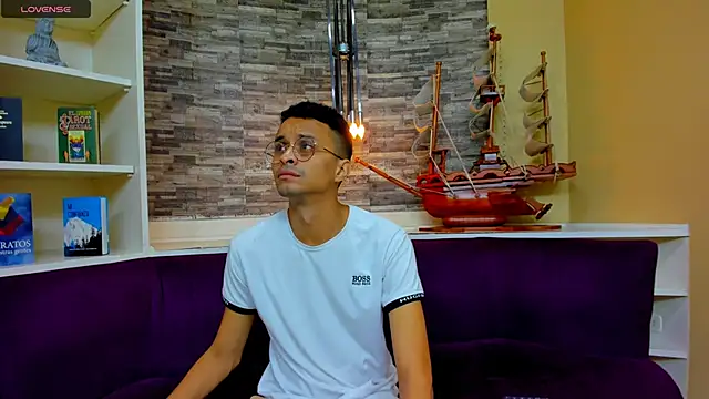 Snapshot of Juicy_Creww chatting on October 4, 11:08 am Juicy Creww online show from October 4, 11:08 am