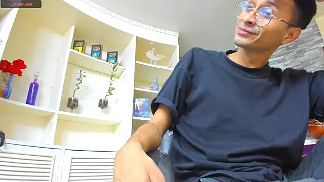 Snapshot of Juicy_Creww chatting on October 12, 9:19 am Juicy Creww online show from October 12, 9:19 am