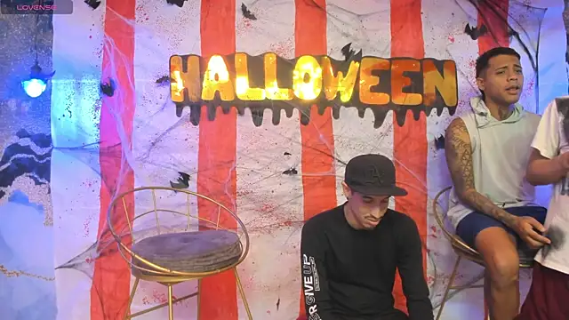 Snapshot of Juicy_Creww chatting on October 14, 10:43 pm Juicy Creww online show from October 14, 10:43 pm