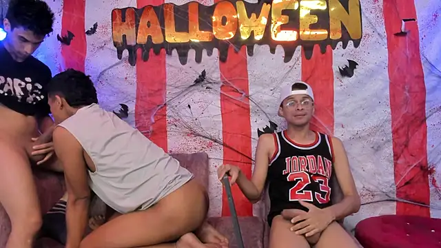 Snapshot of Juicy_Creww chatting on October 20, 11:54 am Juicy Creww online show from October 20, 11:54 am