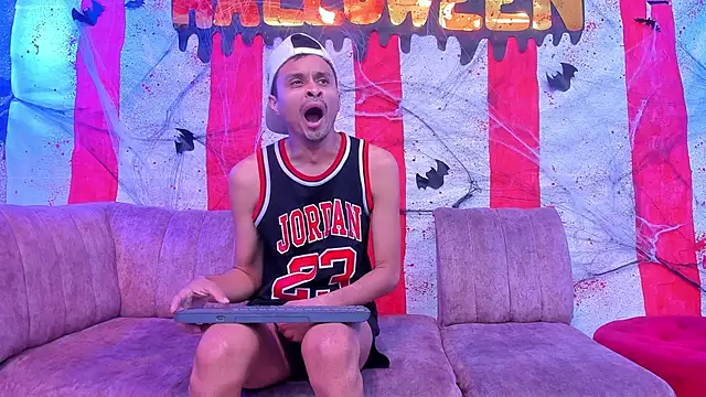 Snapshot of Juicy_Creww chatting on October 25, 9:17 am Juicy Creww online show from October 25, 9:17 am