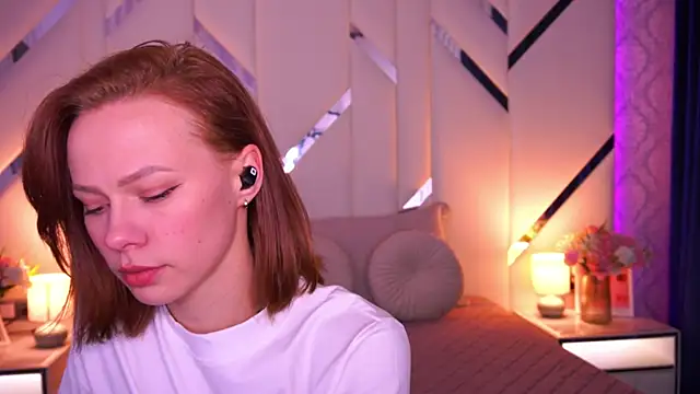 ShyySiren online show from March 28, 1:54 pm