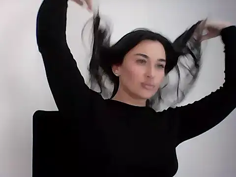 Lyverra online show from April 3, 11:08 am