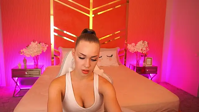 Snapshot of SweetAngellic chatting on September 15, 1:44 pm SweetAngellic online show from September 15, 1:44 pm