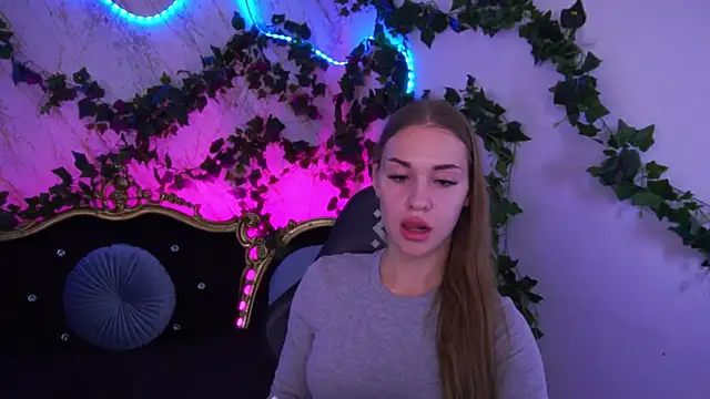 Snapshot of SweetAngellic chatting on October 26, 2:34 pm SweetAngellic online show from October 26, 2:34 pm