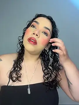 krisstenSantos online show from December 1, 11:59 am