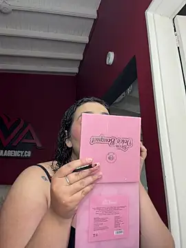 krisstenSantos online show from January 7, 1:24 pm