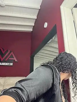 krisstenSantos online show from January 9, 2:09 pm