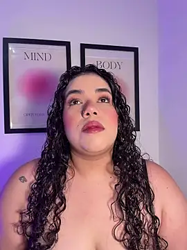 krisstenSantos online show from August 6, 3:25 pm