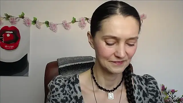 TayaFinch online show from January 19, 1:26 pm