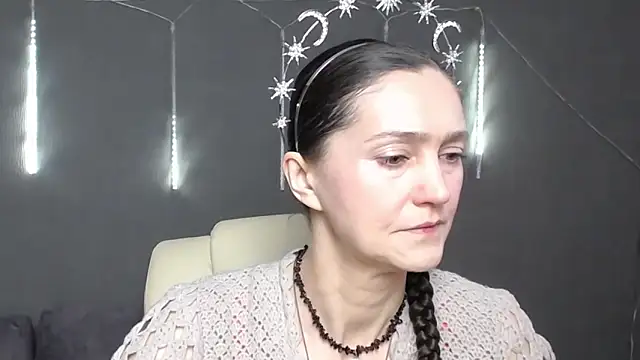 TayaFinch online show from April 23, 11:20 am