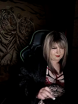 Snapshot of YuliiaSan chatting on October 27, 9:08 pm YuliiaSan online show from October 27, 9:08 pm