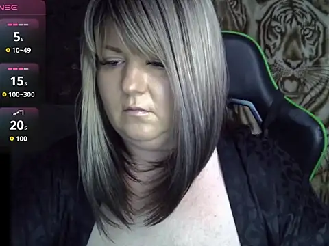 Snapshot of YuliiaSan chatting on November 16, 9:15 am YuliiaSan online show from November 16, 9:15 am