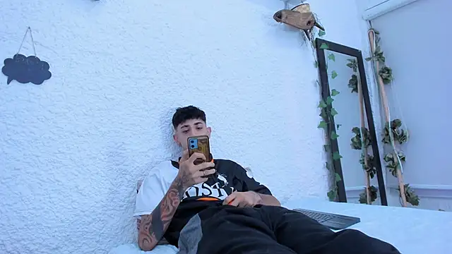 j martony online show from December 18, 4:40 am