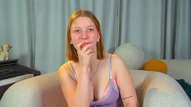 BeatriceBinoche online show from March 15, 6:30 am