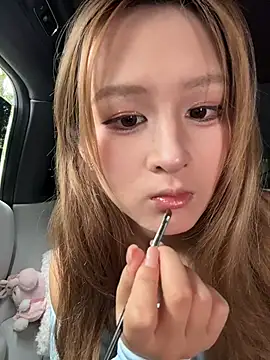 yuki june online show from May 8, 8:08 am