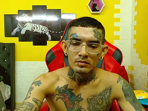 boy tatto777 online show from September 19, 1:12 pm