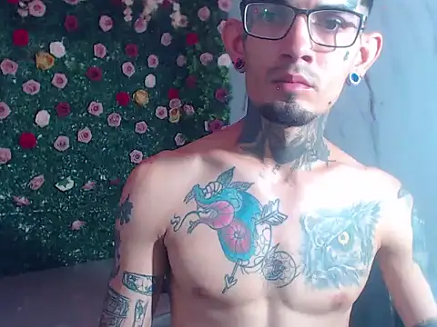 boy tatto777 online show from April 29, 2:43 pm