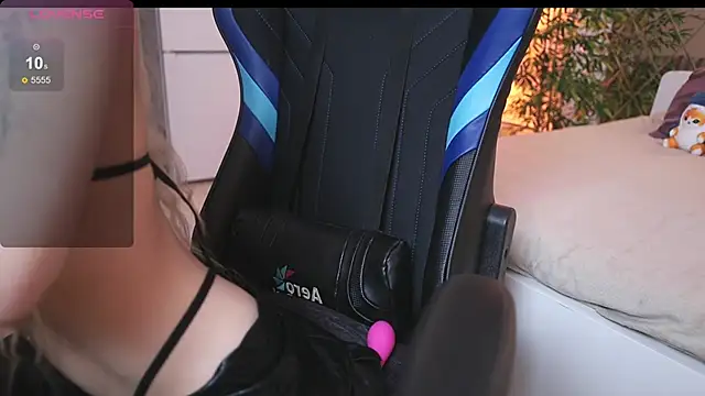 Snapshot of kissy_kissi chatting on October 20, 8:37 am kissy kissi online show from October 20, 8:37 am